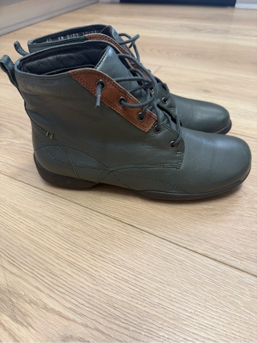 Ziera Manila supportive, orthotic-friendly women’s leather ankle boot size 40